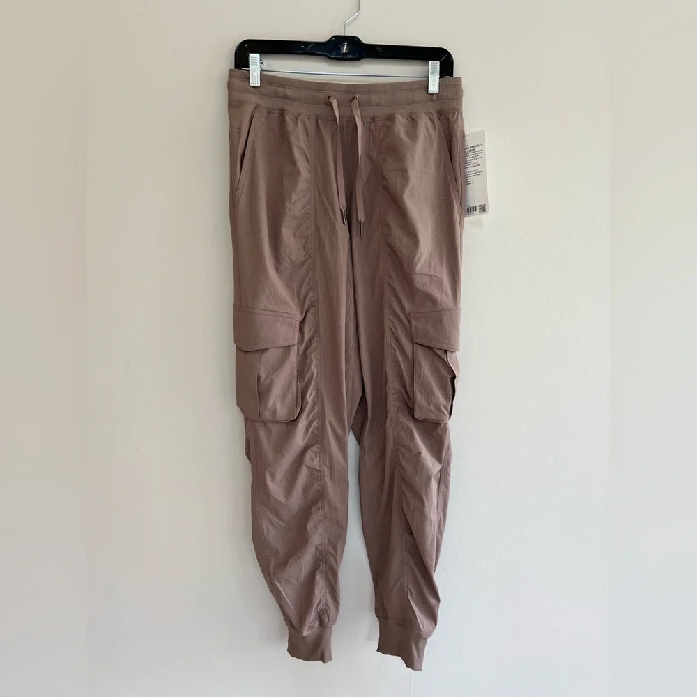 Lululemon NWT Dance Studio Relaxed-Fit Mid-Rise Cargo Jogger, Taupe Brown, S